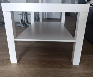 Mesa auxiliar blanca de madera