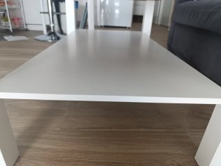 Mesa auxiliar blanca de madera