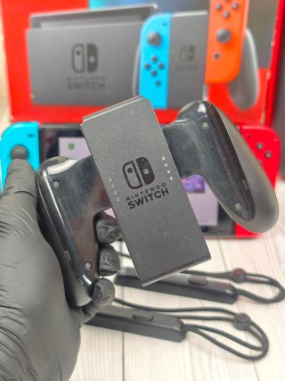 Console Nintendo Switch originale completa con scatola