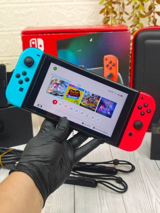 Console Nintendo Switch originale completa con scatola