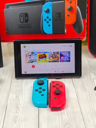 Console Nintendo Switch originale completa con scatola