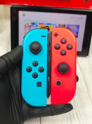 Console Nintendo Switch originale completa con scatola