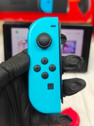 Console Nintendo Switch originale completa con scatola