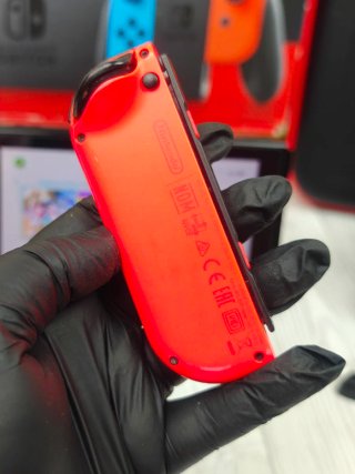 Console Nintendo Switch originale completa con scatola
