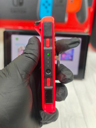 Console Nintendo Switch originale completa con scatola
