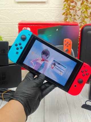 Console Nintendo Switch originale completa con scatola