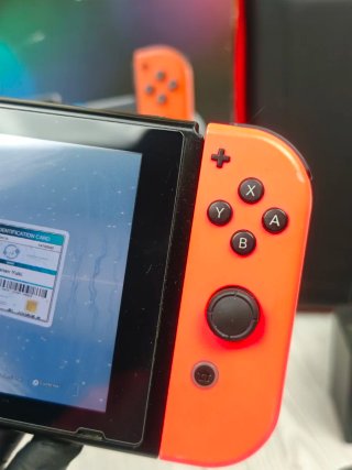 Console Nintendo Switch originale completa con scatola
