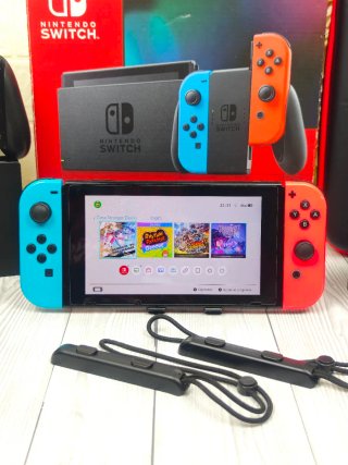 Console Nintendo Switch originale completa con scatola