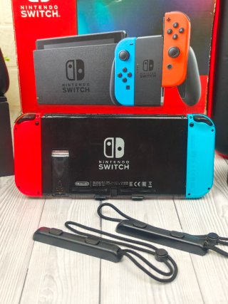 Console Nintendo Switch originale completa con scatola