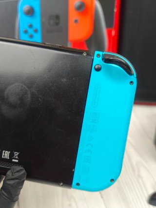 Console Nintendo Switch originale completa con scatola
