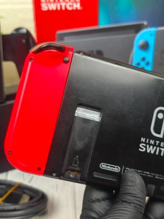 Console Nintendo Switch originale completa con scatola