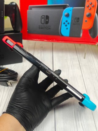Console Nintendo Switch originale completa con scatola