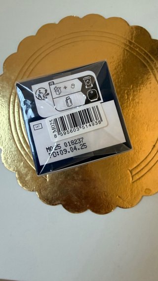 Essens scatola nera e oro