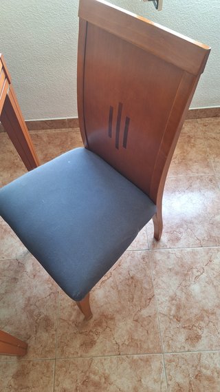 Mesa de comedor de madera y cristal