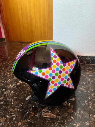 Casco Moto Negro con Estrellas de Colores