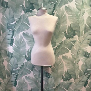 Maniquí de costura beige