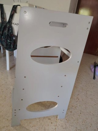 Torre de aprendizaje infantil blanca