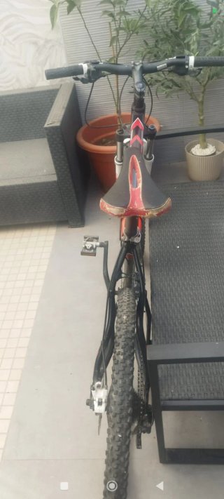 Bicicleta Montaña Negra y Roja