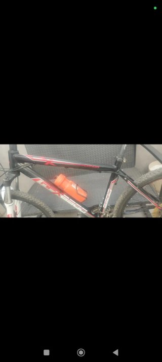 Bicicleta Montaña Negra y Roja