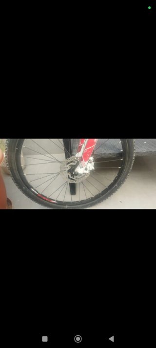 Bicicleta Montaña Negra y Roja