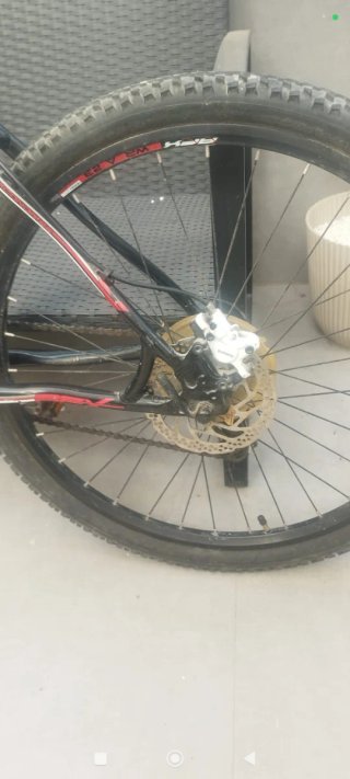 Bicicleta Montaña Negra y Roja