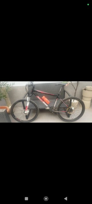 Bicicleta Montaña Negra y Roja