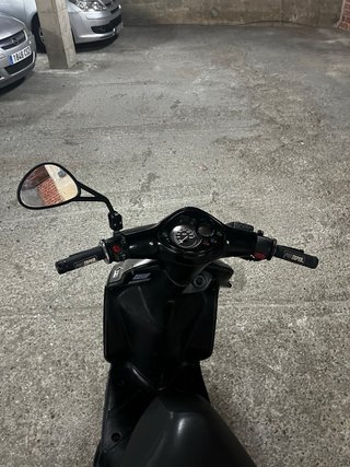 Yamaha Jog R Scooter Negra y Gris