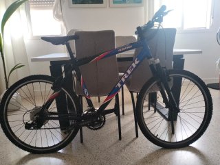 Bicicleta de montaña trek vendo por no uso