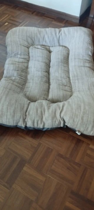 Colchoneta para perro beige y gris