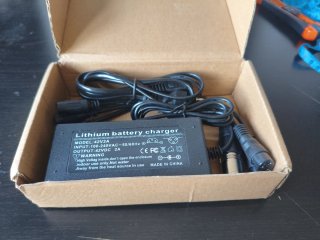 Cargador Batería Litio 42V 2A Patinete Eléctrico