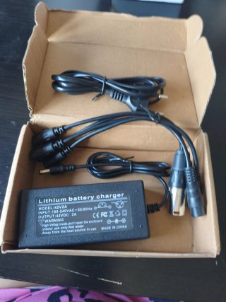 Cargador Batería Litio 42V 2A Patinete Eléctrico