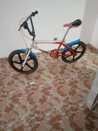Bicicleta BMX Panther Roja y Blanca