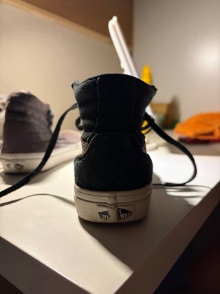 Zapatillas Vans SK8-Hi negras y doradas