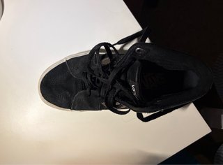 Zapatillas Vans SK8-Hi negras y doradas