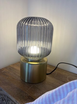 Lámpara de mesa SOLKLINT de IKEA – Cristal ahumado