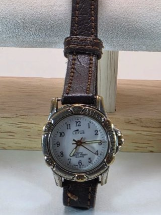 Reloj Lotus Mujer Dorado y Marrón