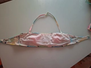 Bikini per bambini con stampa di fiori e tucani