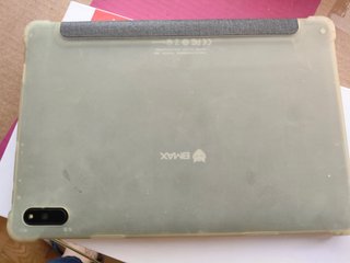 Tablet BMAX i10 con funda y protector pantall