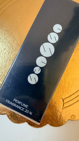 Essens scatola nera e oro