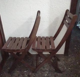 2 Sillas de Madera Marrones Plegables