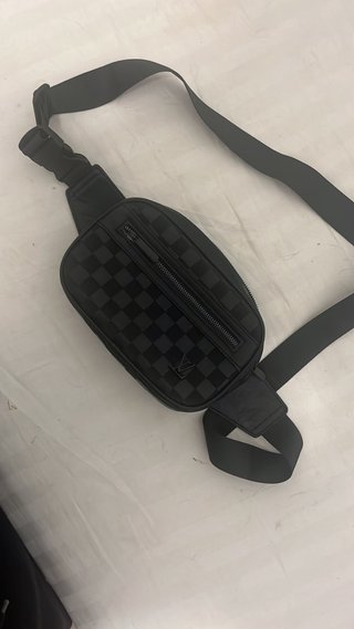 Riñonera Negra Cuadros LV