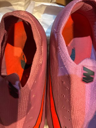 Scarpe da calcio Nike rosa e rosse