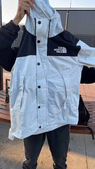 Chaqueta The North Face Negra y Blanca