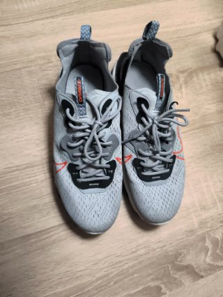 Nike D/MS/X gris y negro