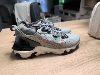 Nike D/MS/X gris y negro