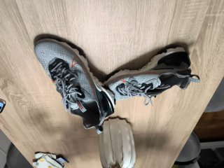 Nike D/MS/X gris y negro