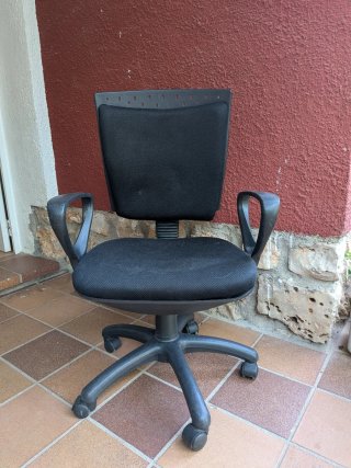 Silla de oficina negra