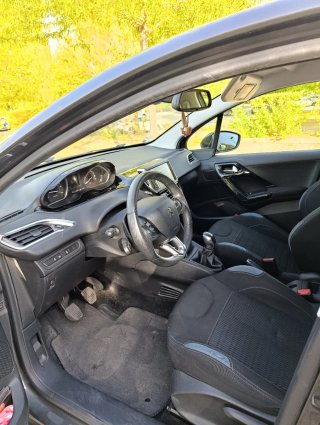 Peugeot 208 5P Allure EHDi 92 2015