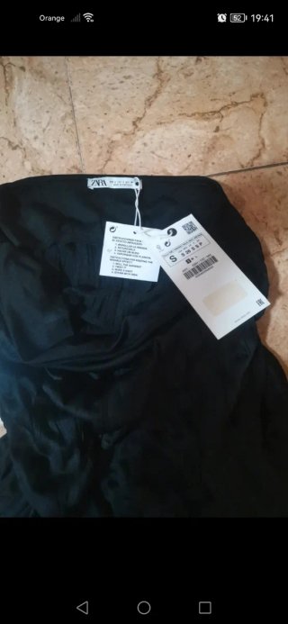 Falda Zara negra con flecos