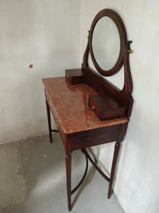 Mueble tocador antiguo con espejo